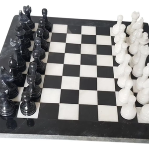 Boîte de rangement en marbre pour jeu d'échecs |   Jeu d'échecs artisanal noir et blanc |   Conception d'Ange Animal |   Jeu de stratégie classique pour adultes - Product Image 1