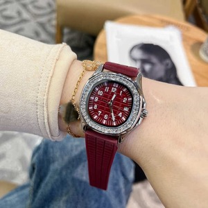 Montre de luxe personnalisée en gros d'usine avec cadran en cristal, design zircon et moissanite, haute qualité, mouvement automatique et à quartz - Product Image 5