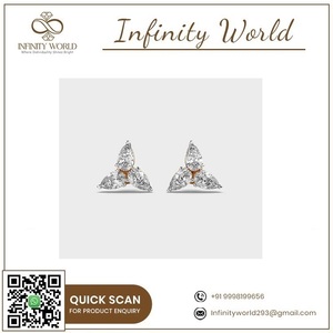 Conjunto de pendientes de diamantes sentimentales fabricados en la India, perfectos para regalos de compromiso de cumpleaños o graduación disponibles para la venta - Product Image 5