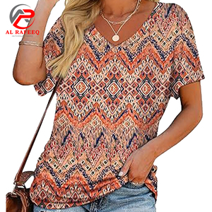 Verano Casual Nueva Camiseta estampada con cuello en V Manga corta con patrón de animales Teñido liso - Product Image 4