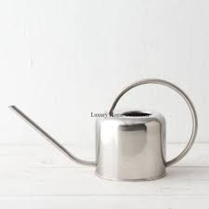 Arrosoirs en métal poli de style moderne du milieu du siècle, idéaux pour les fournitures de jardin d'irrigation à un prix impressionnant - Product Image 3