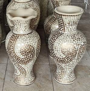 Vase et ornement en céramique luxueux, décoration d'intérieur, produit en poterie et en émail - Product Image 1