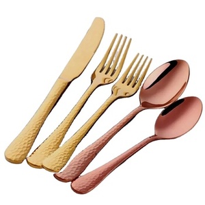 Ensemble de couverts en or et cuivre en acier inoxydable avec un design unique, parfait pour les articles d'hôtel de mariage et une utilisation de table élégante - Product Image 1