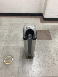 ตู้จ่ายถุงร่มแบบแข็งแรงทนทาน เคลื่อนย้ายสะดวก ป้องกันน้ำหยด สำหรับวันฝนตก ปกป้องสิ่งอำนวยความสะดวกจากความเสียหายจากน้ำ - Product Image 3