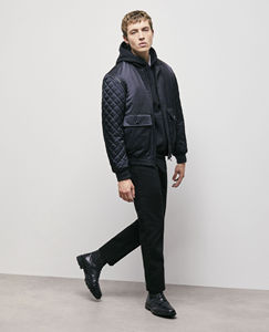 Chaqueta de bombardero de calle para hombre con mangas desmontables y cuello alto con cremallera de satén y bolsillos de carga mangas extraíbles - Product Image 5