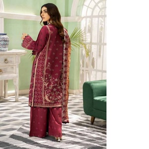 Riaz Arts Brand Chikan Kari Lawn3 Piece Party Wear Costumes cousus pour toutes les tailles TEHZEEB Collection d'été personnalisée - Product Image 4