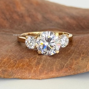 Bague de fiançailles en diamant Moissanite à trois pierres en or massif 14K, bague en diamant Moissanite à trois pierres - Product Image 3