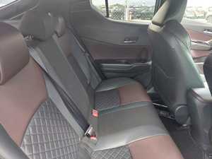 Toyota CH-R 2019 d'occasion, conduite à droite, en bon état - Product Image 4