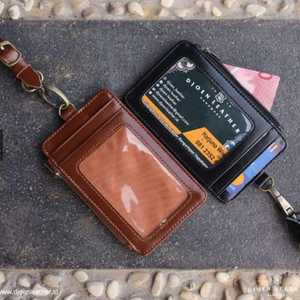 Porte-cartes d'identité professionnel en cuir véritable avec cordon de cou, affichage transparent sécurisé et plusieurs emplacements, fabriqué à la main en Indonésie - Product Image 6