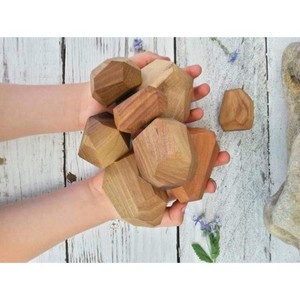 100% roches en bois naturelles éco-conscientes TUMI ISHI, pierres empilables pour enfants, faites à la main avec des formes uniques du Vietnam - Product Image 5