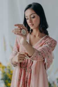 Diseñador exclusivo Heavy Georgette y Sequance Work Choki con estilo completo Trabajo Sarara Ropa étnica tradicional para mujeres - Product Image 3