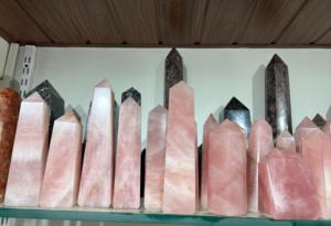 Punta de torre de cuarzo rosa natural tallada cristal curativo Feng Shui varita de decoración del hogar - Product Image 2