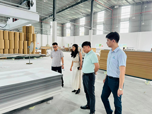 แผ่นผนังหินอ่อนพีวีซียูวีกันเสียงกันไฟและกันน้ำอพาร์ทเมนต์ท็อปซัพพลายเออร์ OO84825431311ติดต่อเวียดนาม - Product Image 3