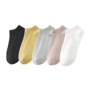 Chaussettes courtes en coton de couleur unie pour femmes, respirantes, tricotées, pour un usage quotidien, style fin d'été - Product Image 1