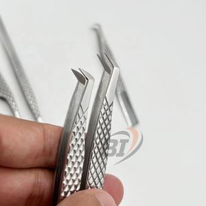 Pinzas de pestañas con logotipo grabado personalizado Diamond Grip Acero sostenible con punta de fibra Agarre fuerte Herramienta de extensión de pestañas probada a mano - Product Image 4
