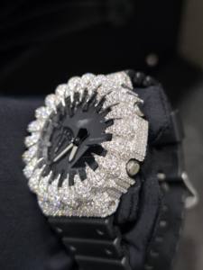 Reloj de Diamantes Moissanite VVS D de Alta Calidad, Estilo Hip-Hop de Lujo, Diseño Iced Bus, Bisel de Acero Plateado, Pantalla Digital con Diseño de Garra - Product Image 5