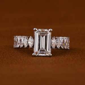 Anillo de Diamante Moissanita de Plata 925 con Certificación IGI, Corte Esmeralda de 3.0 CT, Marquise con Engaste Pavé, Clásico de Compromiso para Mujer - Product Image 5