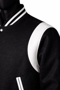 แจ็คเก็ตวาร์ซิตี้คุณภาพสูง ตัวเสื้อทำจากผ้าขนสัตว์ แขนเสื้อทำจากหนังแท้ ดีไซน์คอตั้ง กันน้ำ เหมาะสำหรับใส่ในฤดูหนาว แจ็คเก็ตวาร์ซิตี้ทันสมัยและมีสไตล์ - Product Image 3