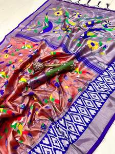 ผ้าไหมกันชีปุรัม ชุดส่าหรีสำหรับผู้หญิง งานปาร์ตี้ งานแต่งงาน ดีไซน์ใหม่ล่าสุด ปาทานี ปาโตลา ขอบผ้าตัดกัน ลายเมนน่า ซารี พร้อมผ้าพัลลูที่ถักลาย  มีสินค้าพร้อมส่ง - Product Image 5