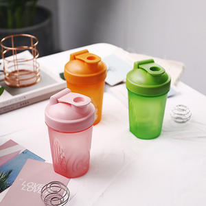 Bouteille shaker fitness en plastique sans BPA de 400 ml avec logo personnalisé en gros, avec boule fouet intégrée - Product Image 2