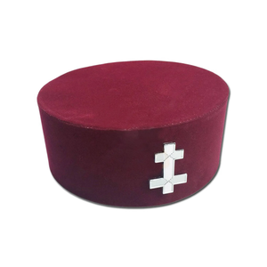Casquette de Chevalier Templier Anglais Maçonnique en Velours Bordeaux avec Badge Plaqué Argent – Légère et Confortable – Vente en Gros - Product Image 2
