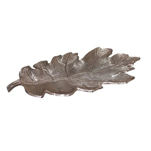 Plato de aluminio hecho a mano para servir, bandeja decorativa en forma de hoja de tono plateado, elegante pieza de acento para el hogar, Metal adornado reutilizable - Product Image 5