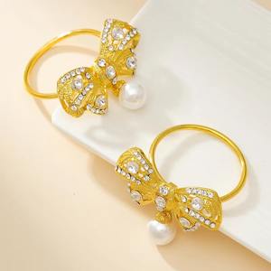 Servilletero de lazo dorado decorativo con cristales brillantes para mesa de lujo, eventos de boda, acento de comedor de Hotel - Product Image 2