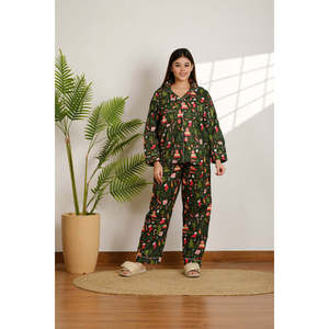 Ensemble pyjama 2 pièces pour femme en coton, motif de Noël, manches longues, tissu respirant, taille élastique, boutonné - Product Image 4