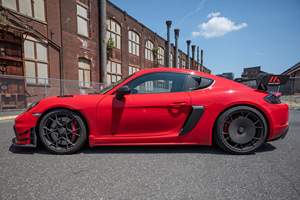 2023 718 Cayman GT4 RS MR Motor de 6 cilindros en línea de 4.0 litros, Kit de Carreras Manthey, Paquete Weissach, Color Rojo Guardias - Product Image 4