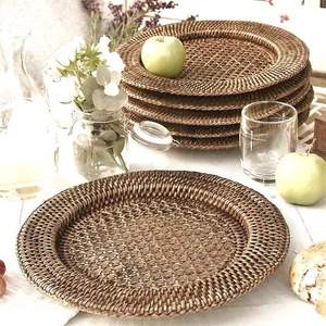 Bandeja de servicio de yute de ratán decorativa hecha a mano con acabado de incrustaciones de hueso Juego de 3 bandejas de servidor de alimentos de forma redondeada - Product Image 1