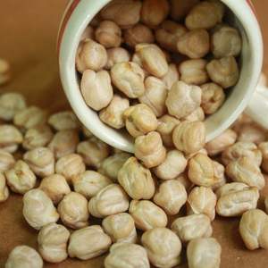 Pois chiches Kabuli Pois chiches Kabuli dorés de qualité supérieure Pois chiches crus séchés en vrac de qualité d'exportation Emballage personnalisé - Product Image 1