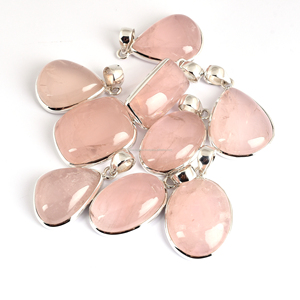 Hermoso colgante de Calcedonia natural 100%, diseño de Rosa hecho a mano, exclusivo para cristianos para regalo - Product Image 1