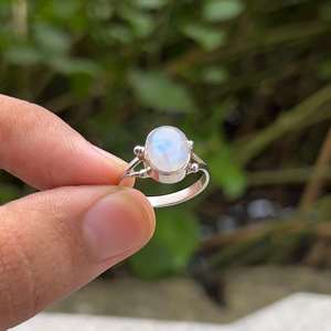 Bague artisanale vintage fantaisie en pierre de lune arc-en-ciel, en argent sterling 925, bijou en pierre précieuse naturelle, cadeau pour elle, pour mariage ou fête - Product Image 4