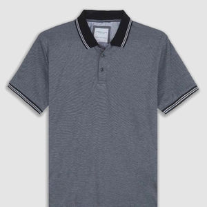 Muscle Fit Gym T Shirt pour hommes Conçu pour montrer le physique et permettre la liberté de mouvement pendant les entraînements - Product Image 1