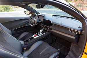 Lotus E-mira First Edition 2024 d'occasion en excellent état, 4 000 km, 400 ch, moteur turbo 4 cylindres inspiré de l'AMG, pack Full Black, H-ethel Y - Product Image 4
