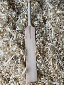 Bâton de cricket en saule haute performance, qualité supérieure, grade 1, durable, épique, fabriqué au Pakistan, avec une prise en main sécurisée - Product Image 3