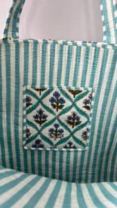 Sac à bandoulière indien en coton fait à la main pour femmes, sac fourre-tout matelassé imprimé à la mode avec fermeture ouverte, sac fourre-tout - Product Image 3