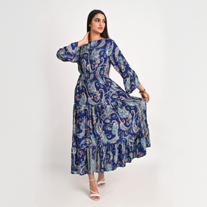 Élégante robe de thé en soie sari multicolore avec un design sans manches et une jupe fluide à plusieurs niveaux pour les occasions chics - Product Image 4