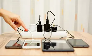Enchufe de extensión blanco de 4 vías con conexión a tierra sin cable IP22 16A 220-250V UE/Reino Unido/EE. UU. Regleta de alimentación estándar ABS resistente al fuego - Product Image 6