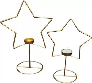 Portavelas de diseño de estrella Portavelas de estilo moderno con candelabro de decoración navideña de diseño moderno a la venta - Product Image 1