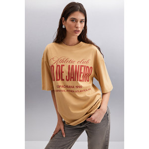 T-shirt à col rond surdimensionné imprimé City Tema en coton biologique 100% pour femmes ETHIQUET MALIKA - Product Image 3