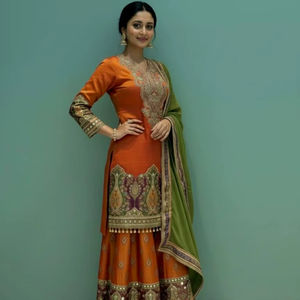 Sharara Salwar Kameez indien ethnique en georgette brodée lourde pour femmes, coupe ajustée, longueur genou, tenue de soirée, occasion spéciale - Product Image 1