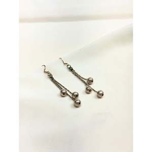 Boucles d'oreilles pendantes Tridha Classic Fish Hook en argent 925 avec perle d'eau douce plaquée or, forme boule, style classique, bijoux en or - Product Image 3