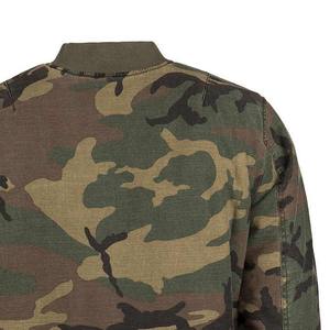 Veste universitaire camouflée personnalisée Veste en toile OEM d'hiver de style High Street avec techniques brodées teintées et traitées - Product Image 5