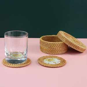 Juego de Posavasos Clásicos Irregulares de Madera Natural Hechos a Mano con Tapa, Posavasos Tejidos Ecológicos con Soporte para Tazas, Tamaño Personalizado - Product Image 2