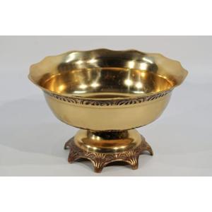 Tazón de servicio de latón con diseño intrincado para configuración de comedor de lujo diseño de forma redonda tazón de servicio de latón de rana Overseas Inc - Product Image 1
