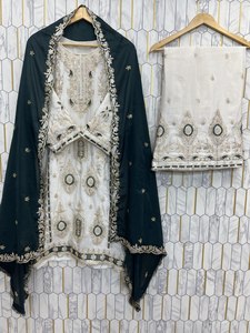 Conjunto de Traje Étnico de Diseñador para Fiesta con Intrincados Trabajos de Espejo y Bordes Ornamentados - Product Image 3