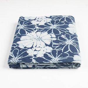 Tela de Algodón Orgánico Ligero con Estampado Artesanal en Azul Índigo para Vestidos, Acolchados, Bolsos y Fundas - Product Image 1