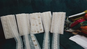 Tissu de dentelle perlée personnalisable de qualité supérieure avec des paillettes de perles de verre de broderie écologiques pour la mode couture - Product Image 4