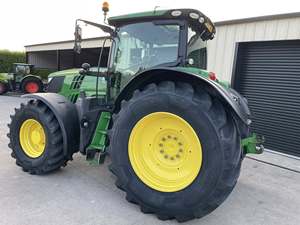 Tracteur agricole John Deere 6215R, tracteur agricole robuste, machine de travail de terrain à gros pneus - Product Image 3